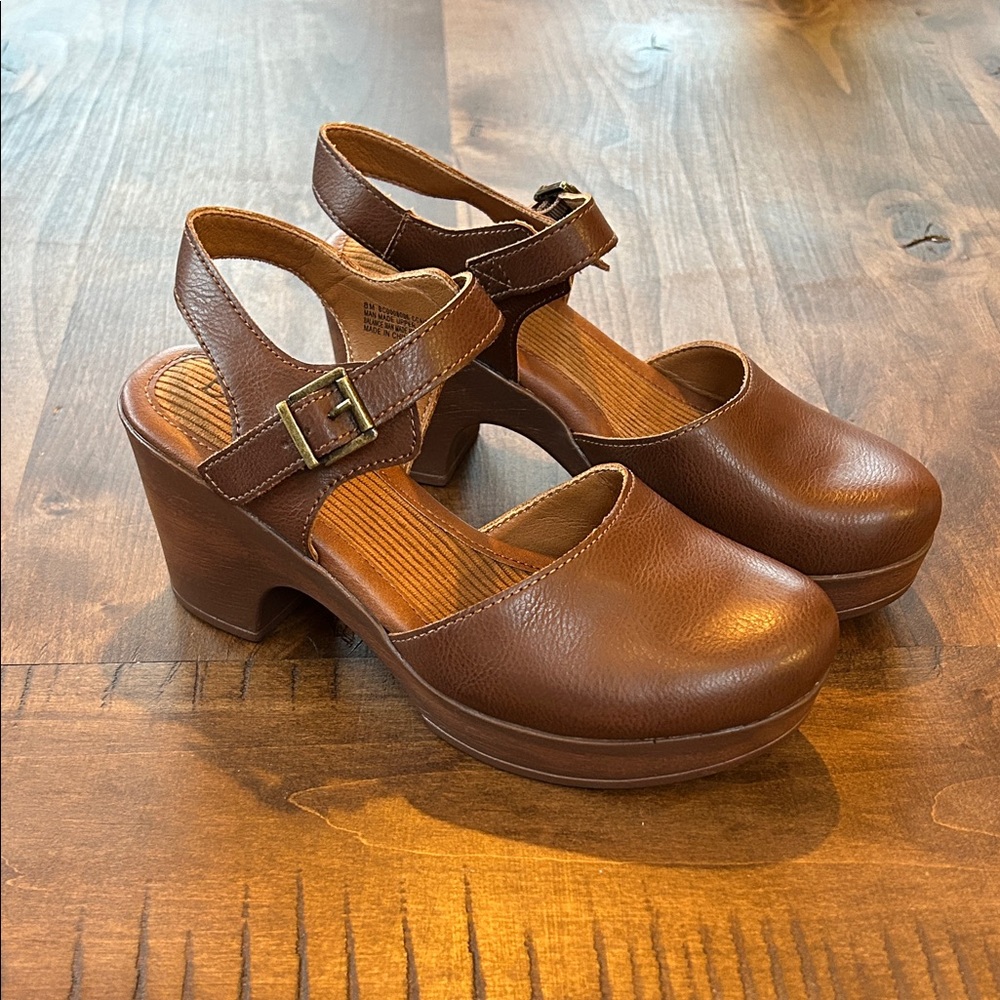 b.o.c Women’s Natasha Mary Jane Platform Clog | Brown | Size 8 - Picture 2 of 8